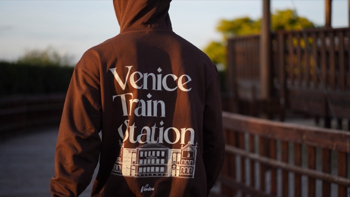 Temporada 1 Venice Train Station 85