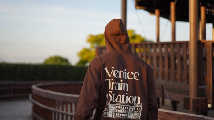 Temporada 1 Venice Train Station 94