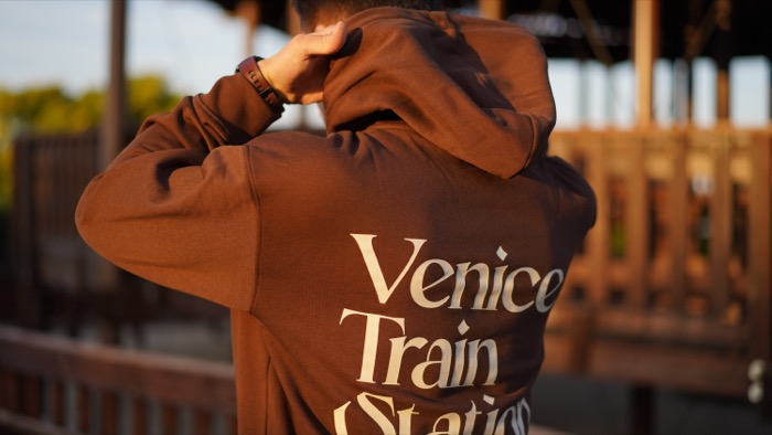 Temporada 1 Venice Train Station 102