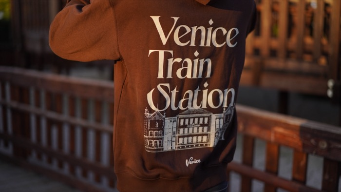 Temporada 1 Venice Train Station 103
