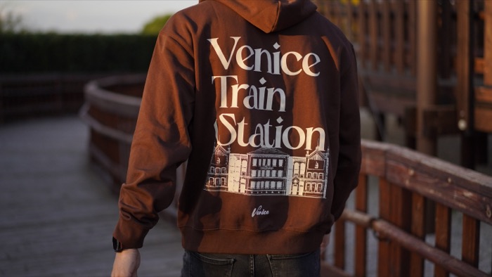 Temporada 1 Venice Train Station 105