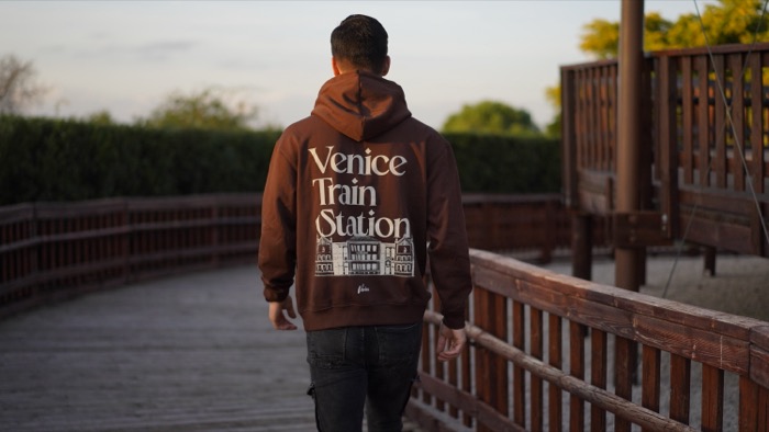 Temporada 1 Venice Train Station 108