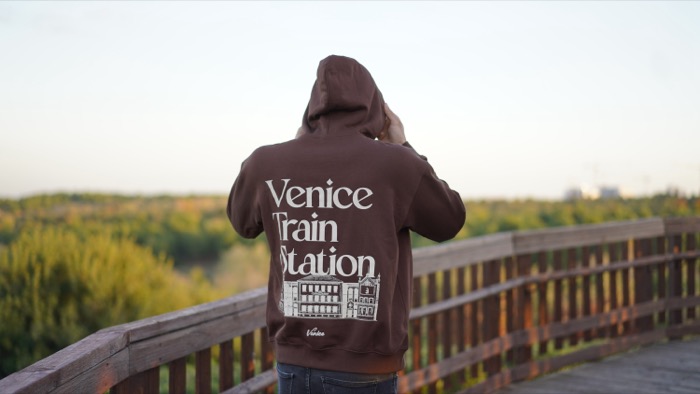 Temporada 1 Venice Train Station 154