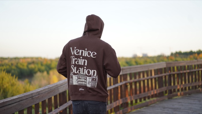 Temporada 1 Venice Train Station 155