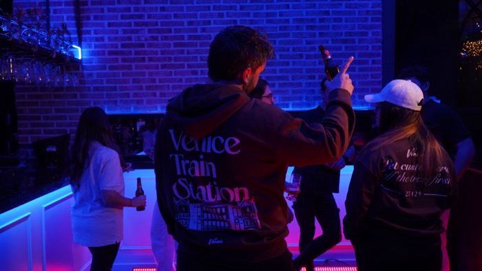 Temporada 1 Venice Train Station 251