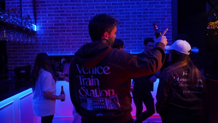 Temporada 1 Venice Train Station 253