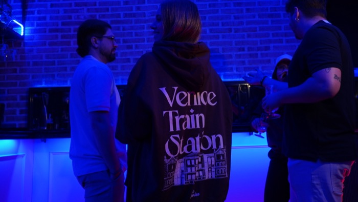 Temporada 1 Venice Train Station 309