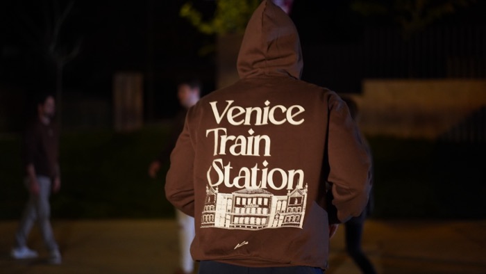 Temporada 1 Venice Train Station 390