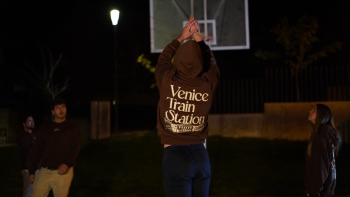 Temporada 1 Venice Train Station 392