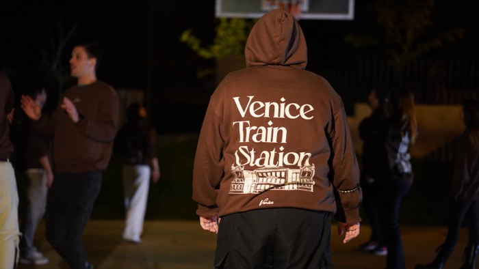 Temporada 1 Venice Train Station 422