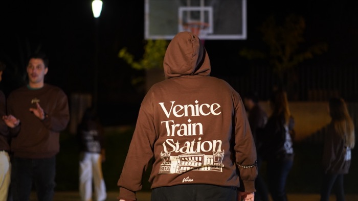 Temporada 1 Venice Train Station 423