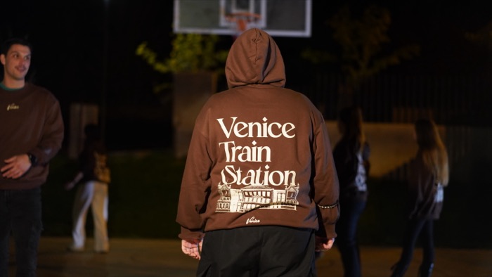 Temporada 1 Venice Train Station 424