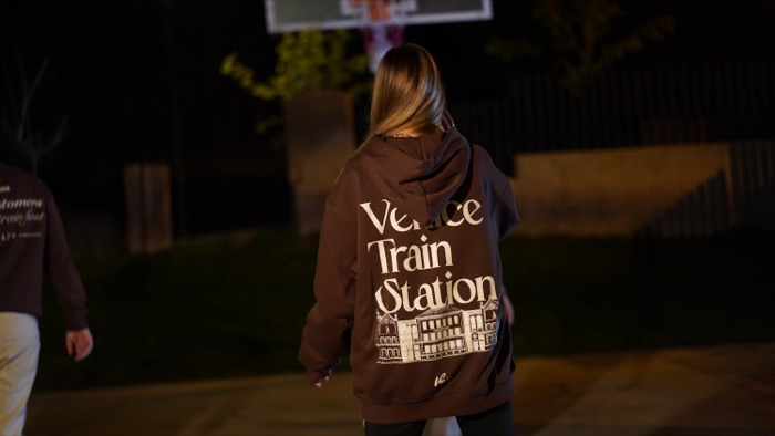 Temporada 1 Venice Train Station 449